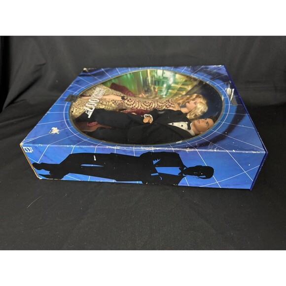 2002 Mattel JAMES BOND 007 BARBIE & KEN Collector Edition Fashion Dolls Set - Picture 4 of 8